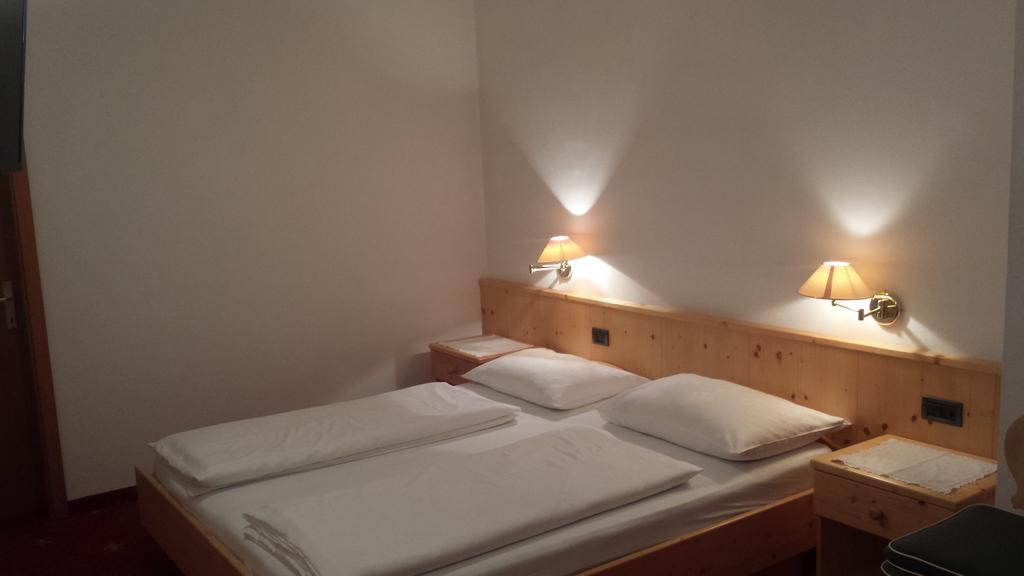 Hotel Garni Gardena - Appartments Santa Cristina Val Gardena Szoba fotó