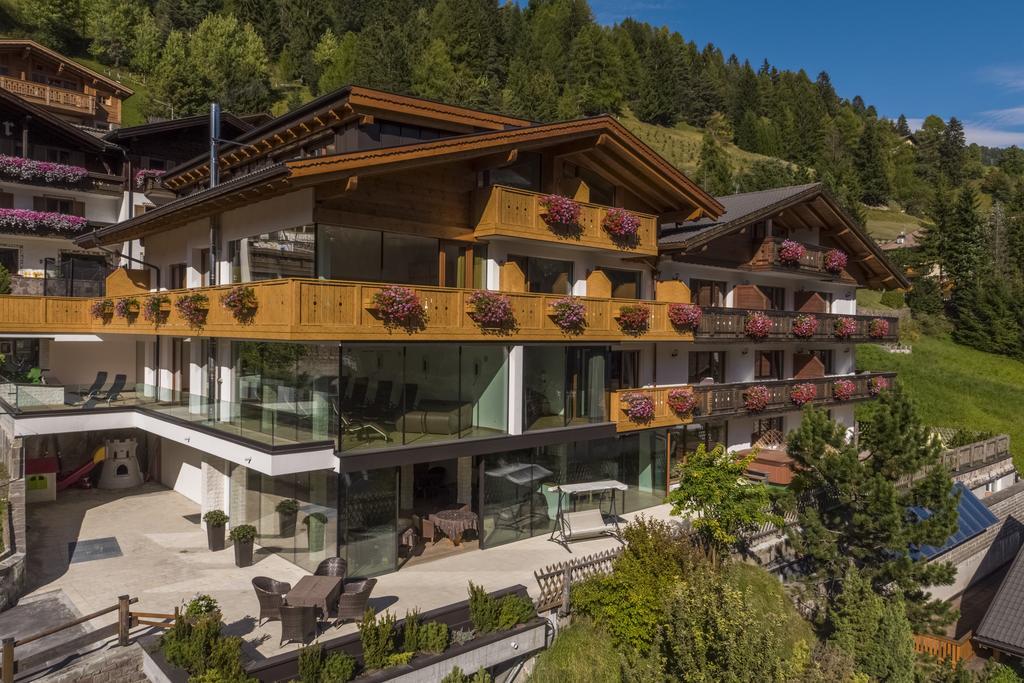 Hotel Garni Gardena - Appartments Santa Cristina Val Gardena Kültér fotó