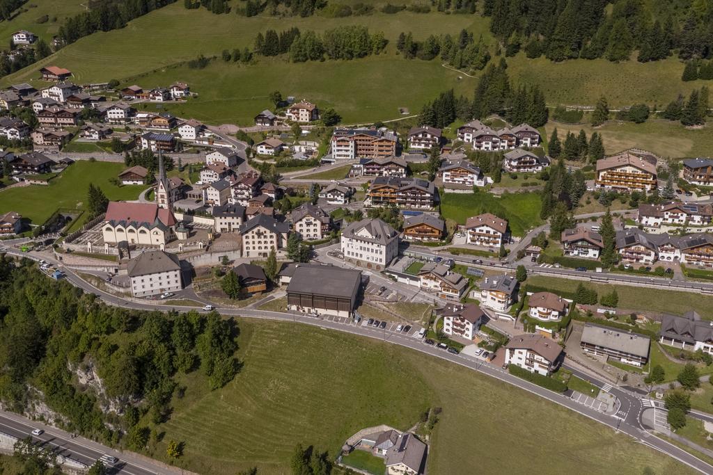 Hotel Garni Gardena - Appartments Santa Cristina Val Gardena Kültér fotó