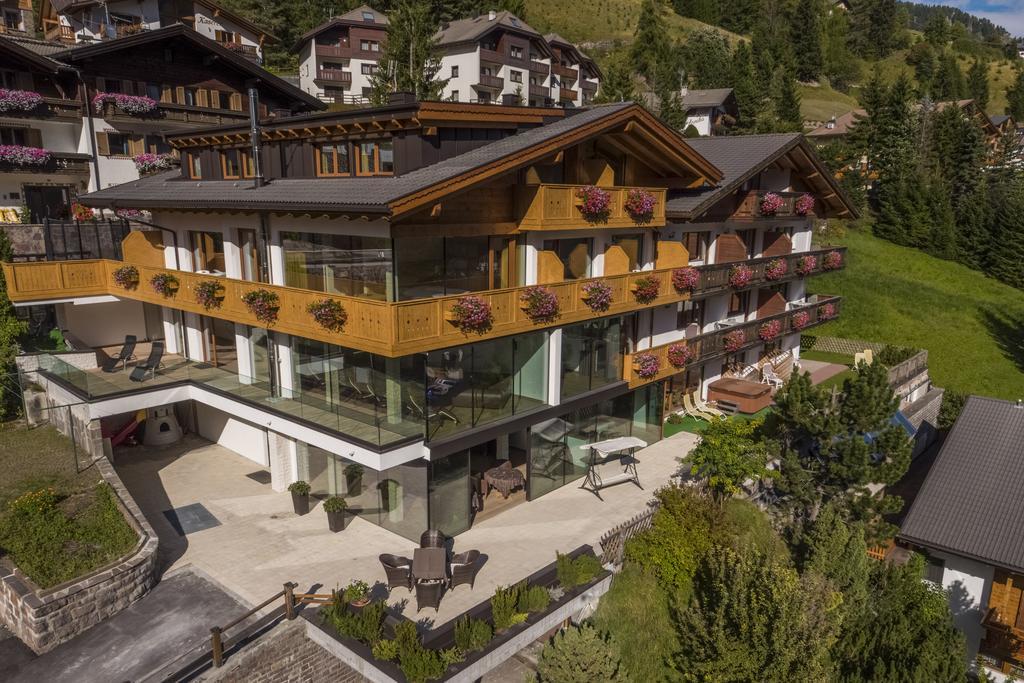 Hotel Garni Gardena - Appartments Santa Cristina Val Gardena Kültér fotó