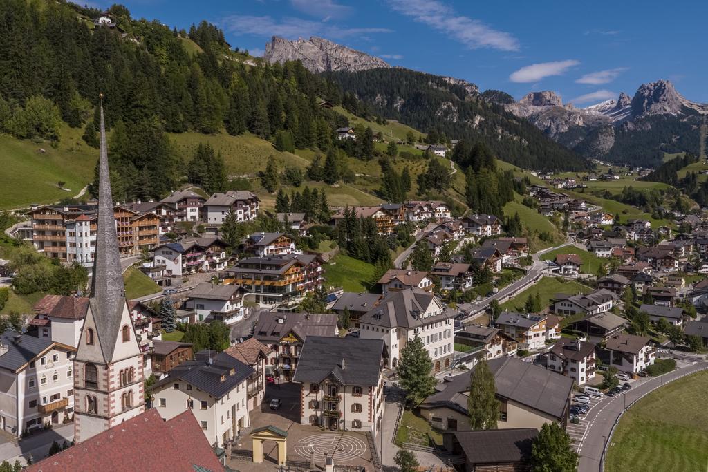 Hotel Garni Gardena - Appartments Santa Cristina Val Gardena Kültér fotó